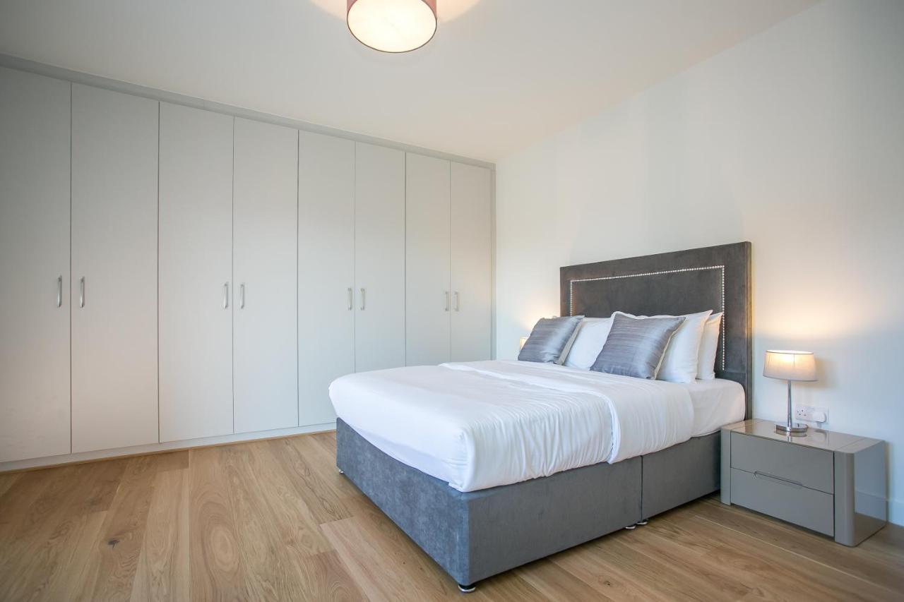 Grand Canal Square Apartments 더블린 외부 사진