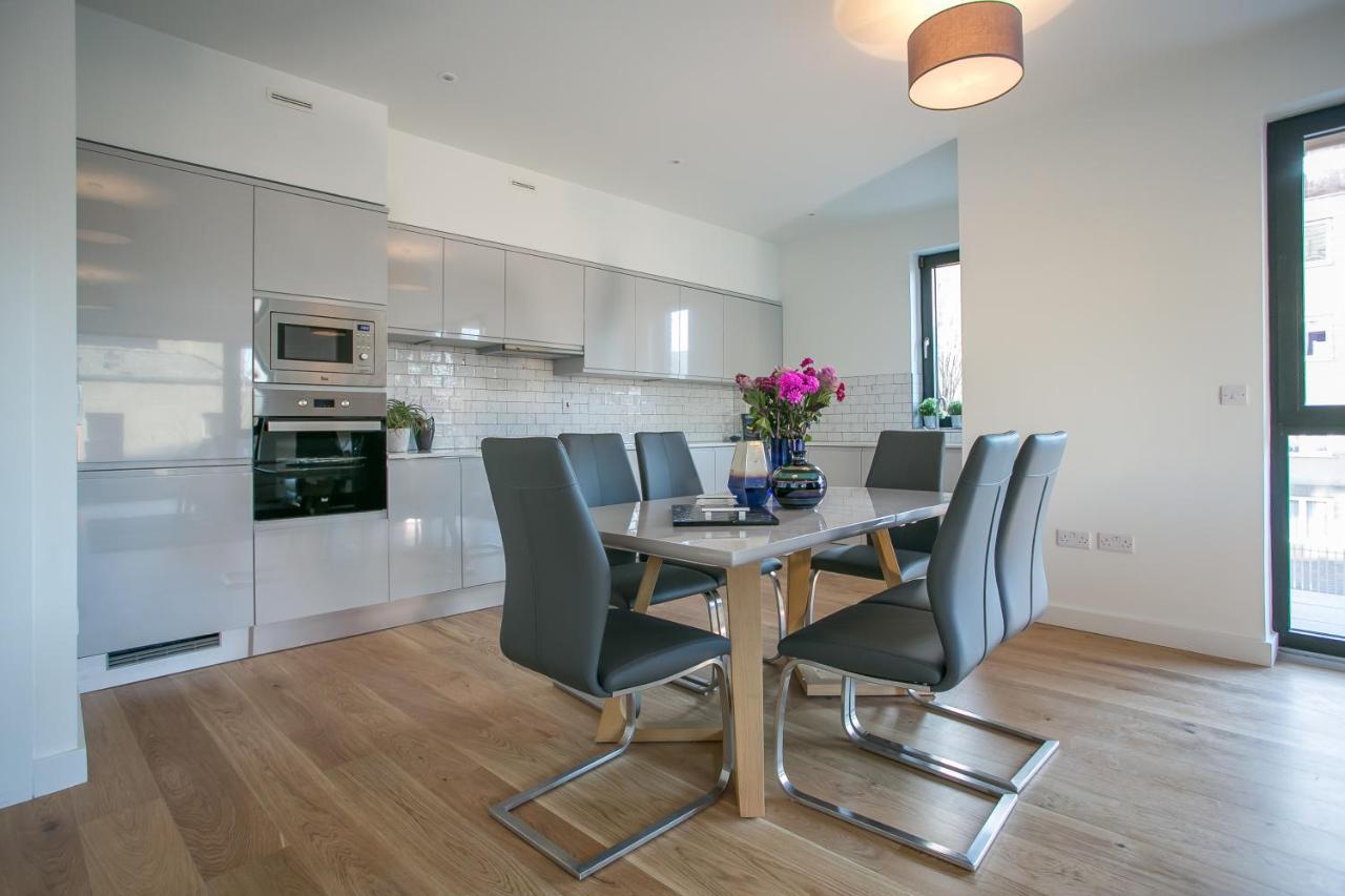 Grand Canal Square Apartments 더블린 외부 사진