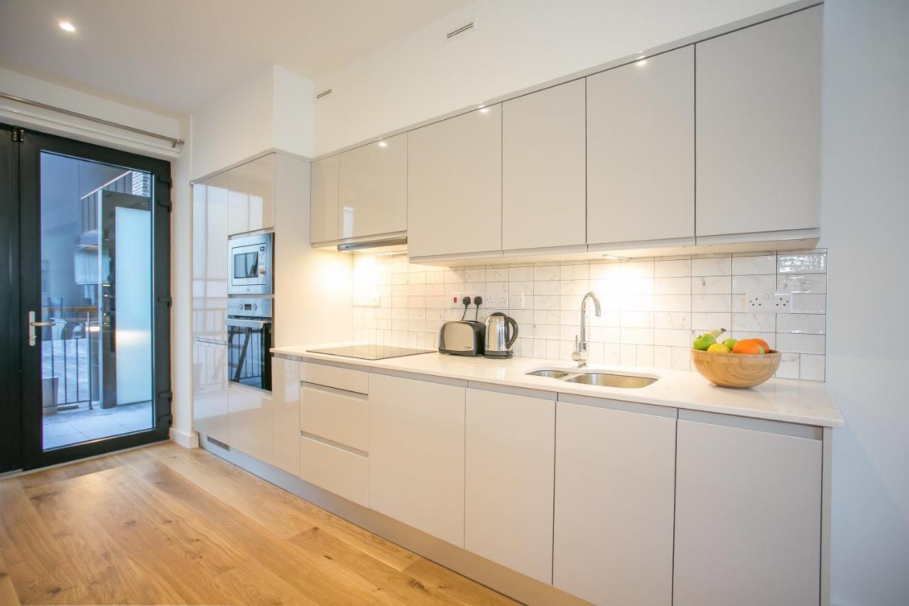 Grand Canal Square Apartments 더블린 외부 사진