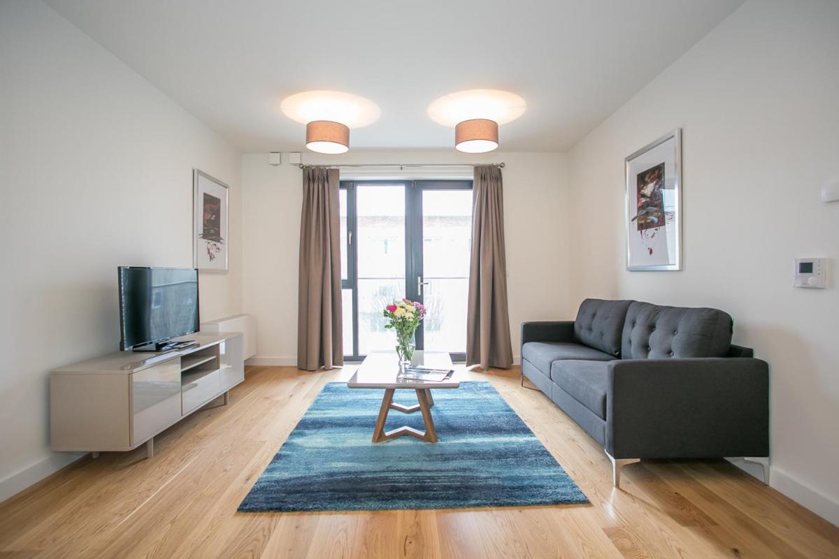 Grand Canal Square Apartments 더블린 외부 사진