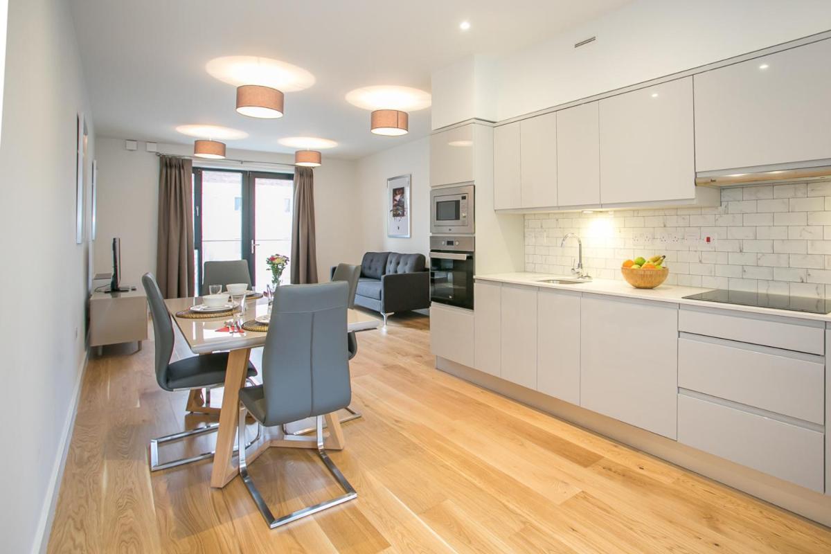 Grand Canal Square Apartments 더블린 외부 사진