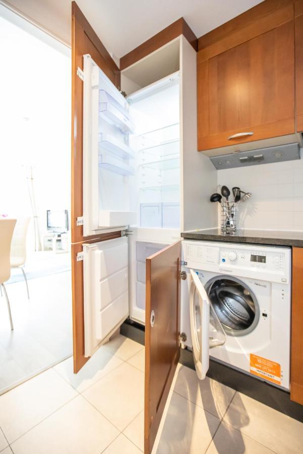Grand Canal Square Apartments 더블린 외부 사진