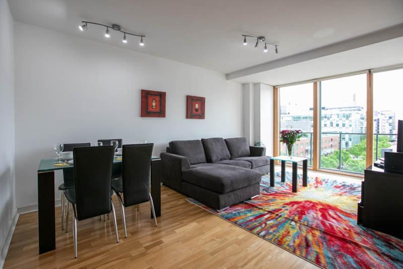 Grand Canal Square Apartments 더블린 외부 사진