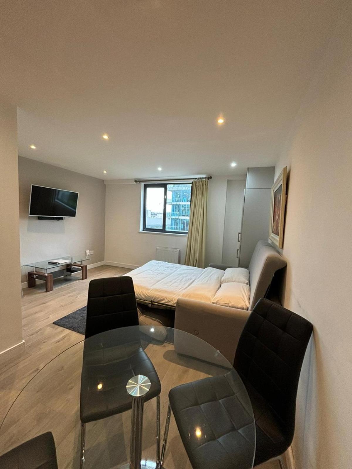 Grand Canal Square Apartments 더블린 외부 사진