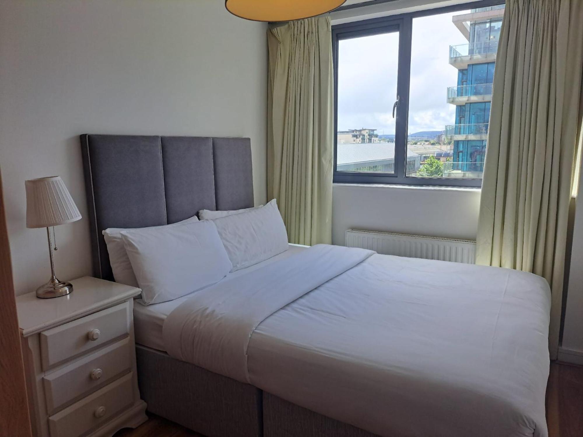 Grand Canal Square Apartments 더블린 외부 사진