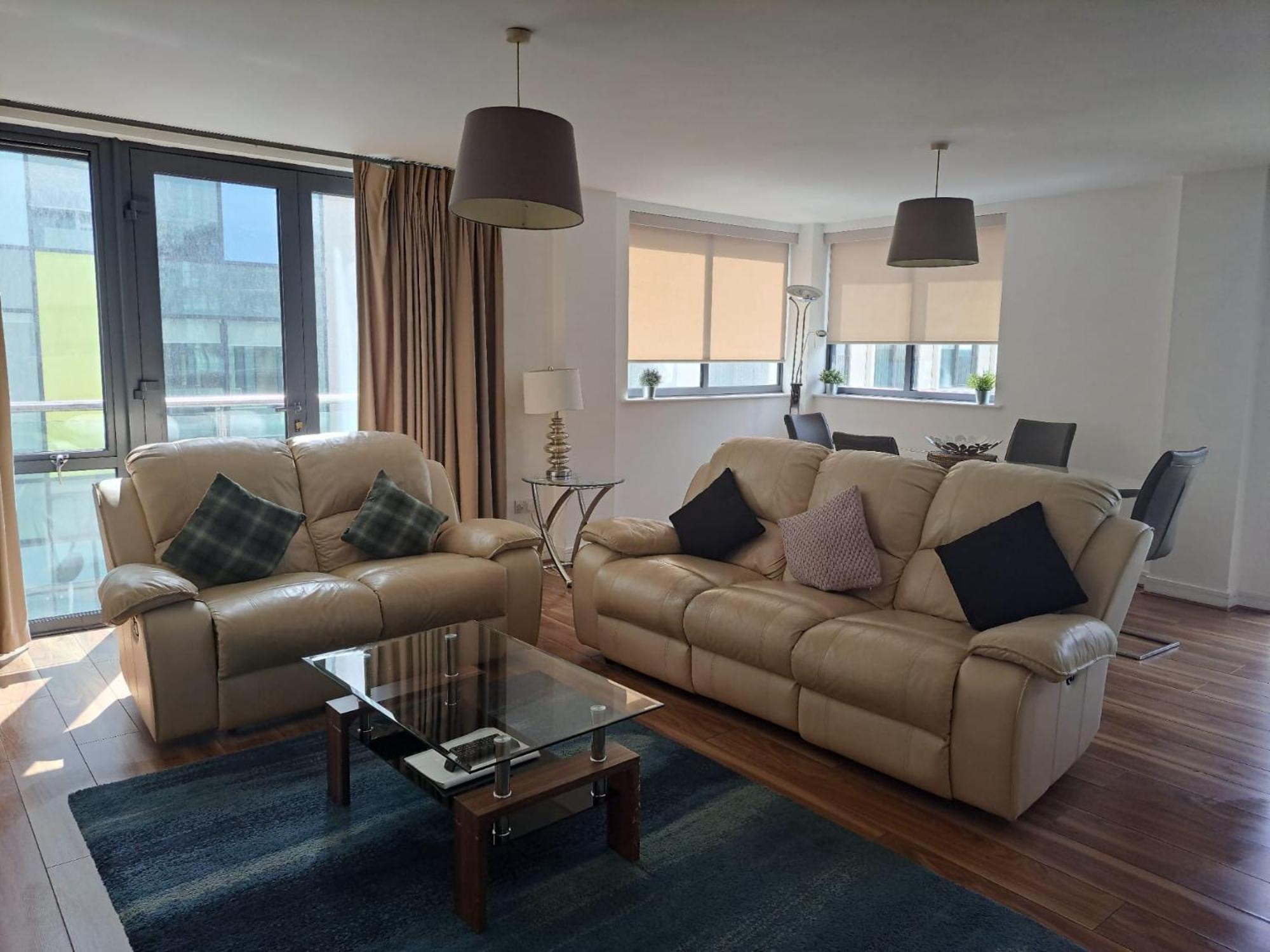 Grand Canal Square Apartments 더블린 외부 사진