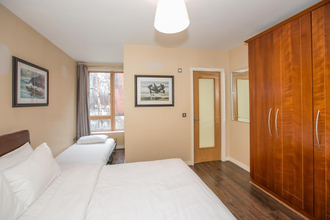 Grand Canal Square Apartments 더블린 외부 사진