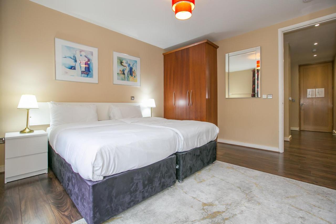Grand Canal Square Apartments 더블린 외부 사진