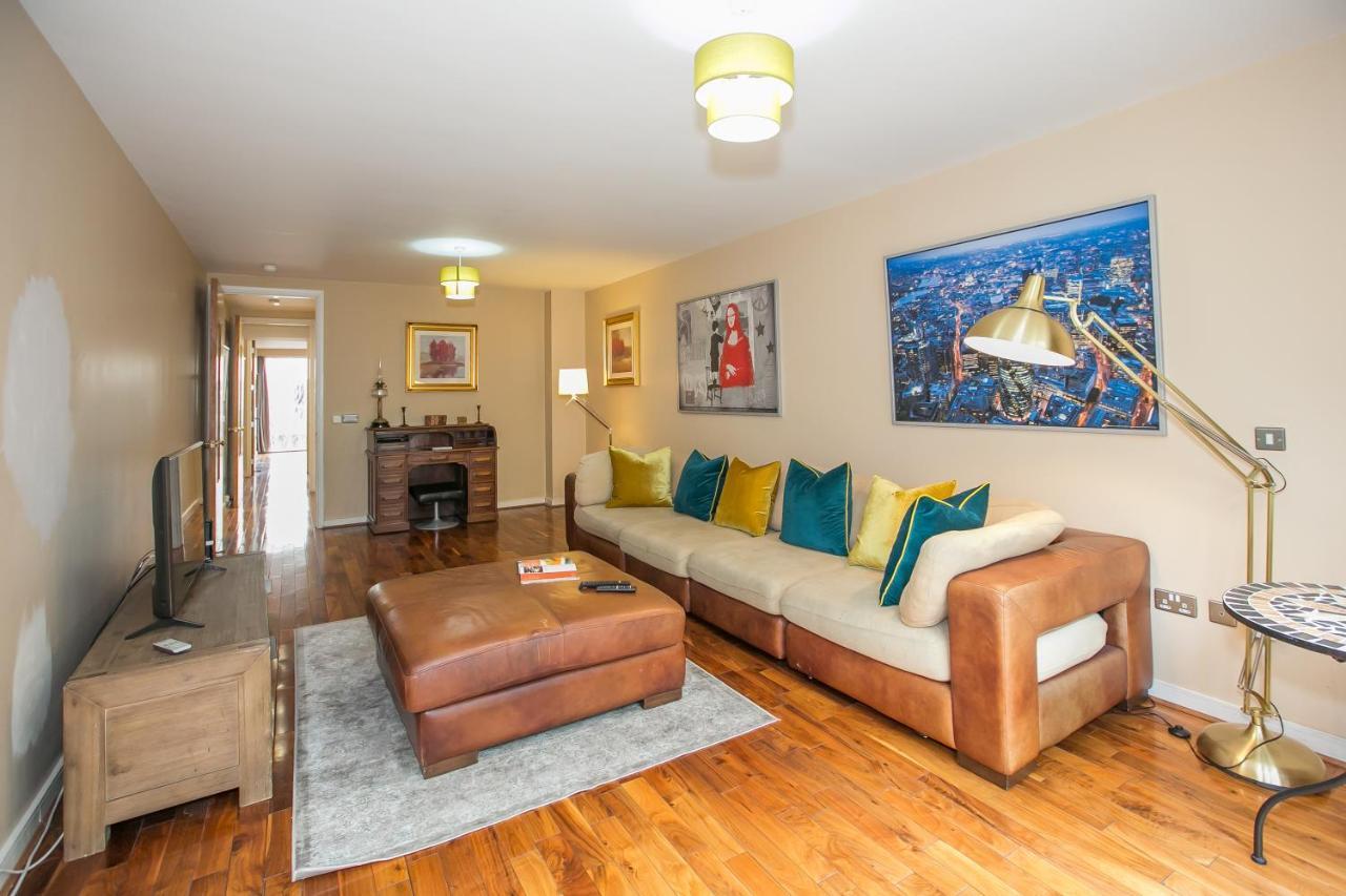 Grand Canal Square Apartments 더블린 외부 사진