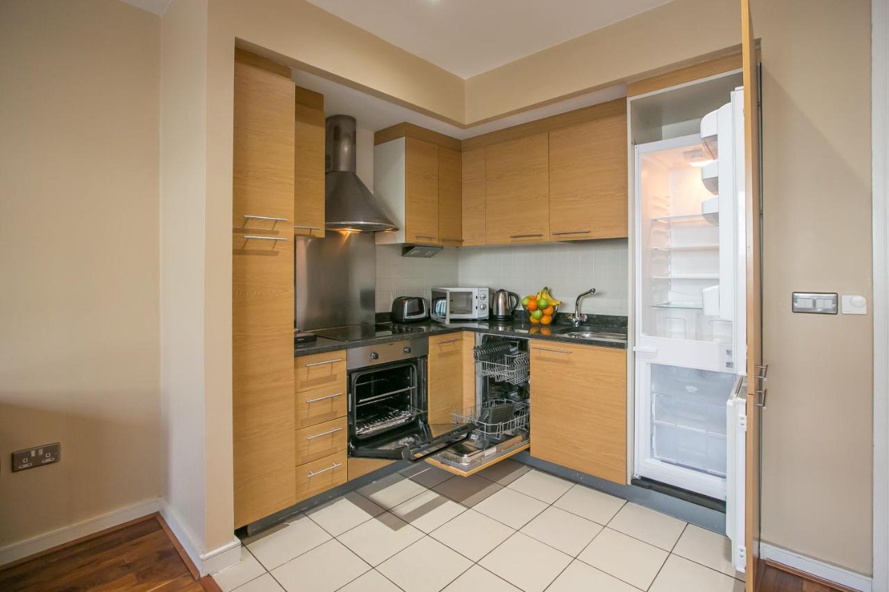 Grand Canal Square Apartments 더블린 외부 사진