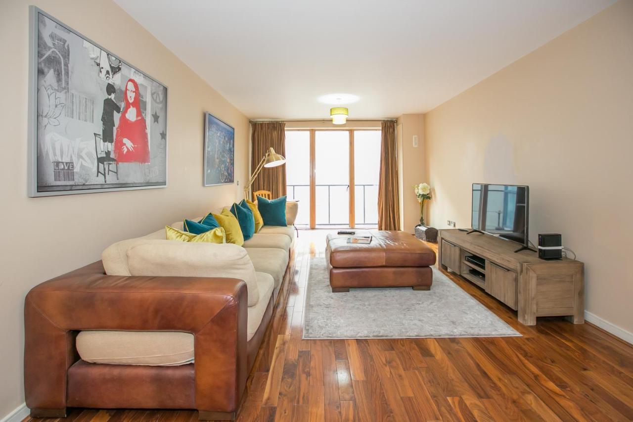 Grand Canal Square Apartments 더블린 외부 사진