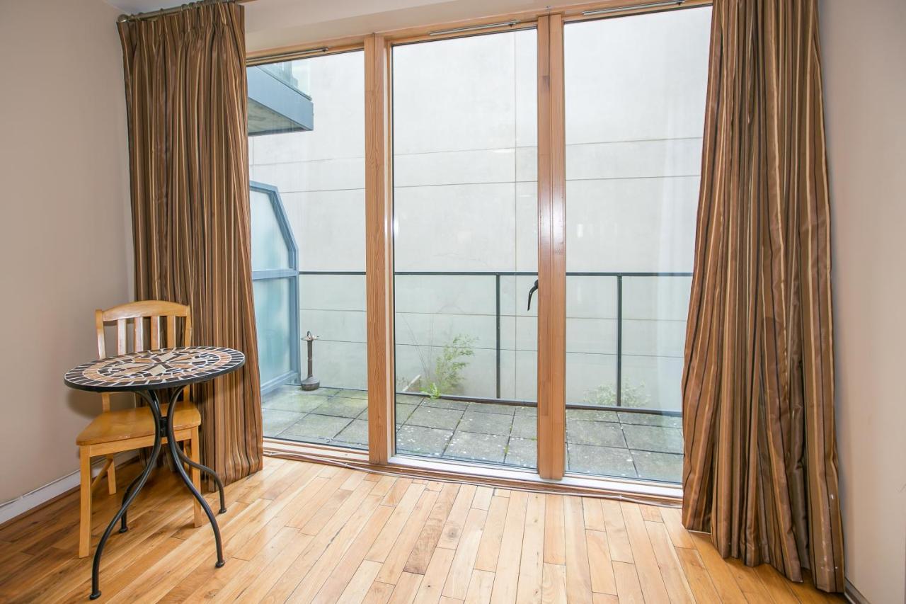 Grand Canal Square Apartments 더블린 외부 사진